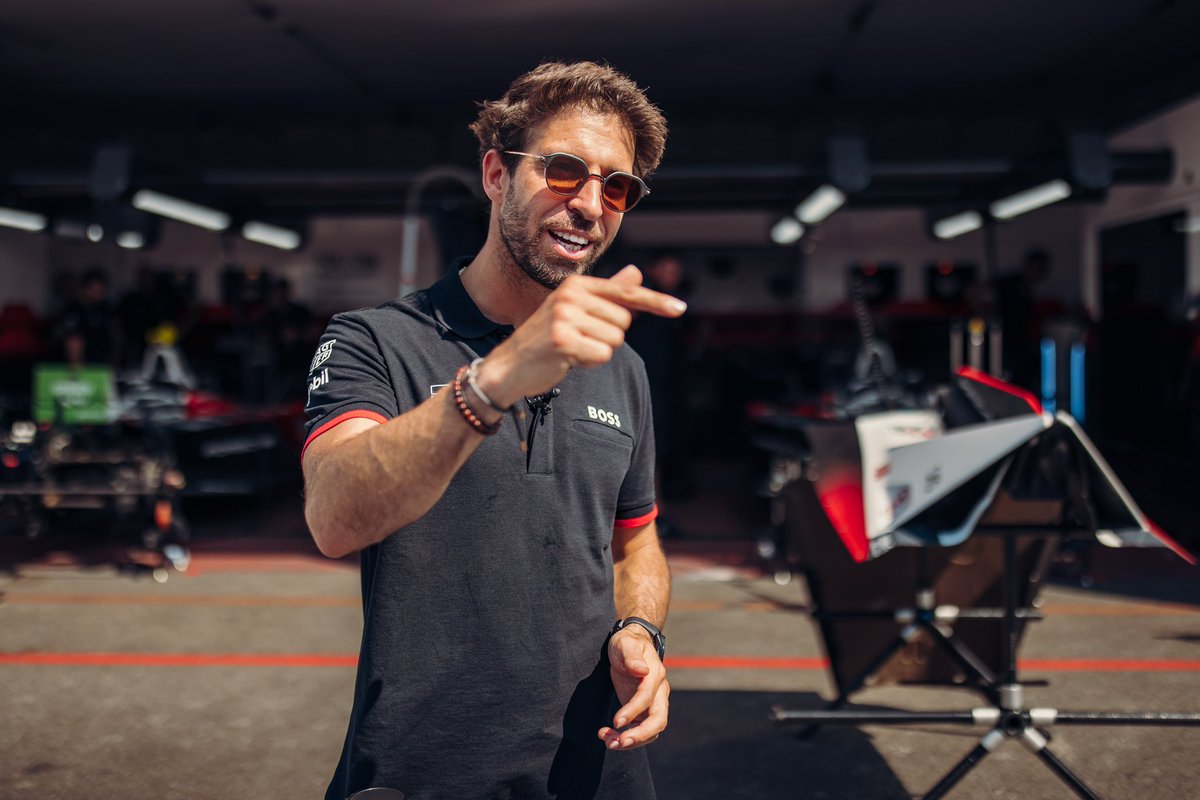 afelixdacosta's tweet photo. Semana de Corrida 2/4 consecutivas! Berlim com a @FIAFormulaE https://t.co/C74KWc8CmT