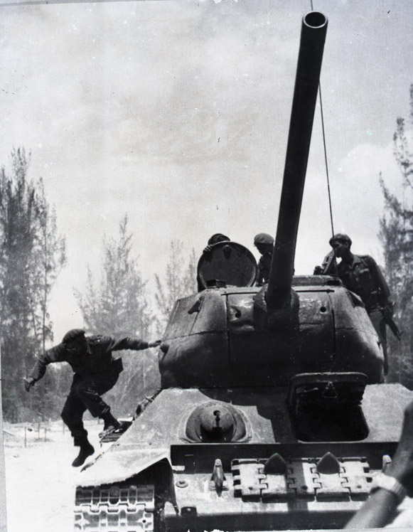 La victoria de Playa Girón el 19 de abril de 1961,se inscribe como uno de los hechos más gloriosos de la historia Patria,fue la primera gran derrota del imperialismo en América Latina.#GironDeVictorias #TenemosMemoria
#BMCGuineeaBissau
<a href="/TaniaMCruzHdez/">Dra.Tania Margarita Cruz Hernández</a>
<a href="/ArgudinMilagros/">Dra. Milagros Valdespino Argudin</a>
<a href="/cubaengb/">Embajada de Cuba en Guinea Bissau</a>