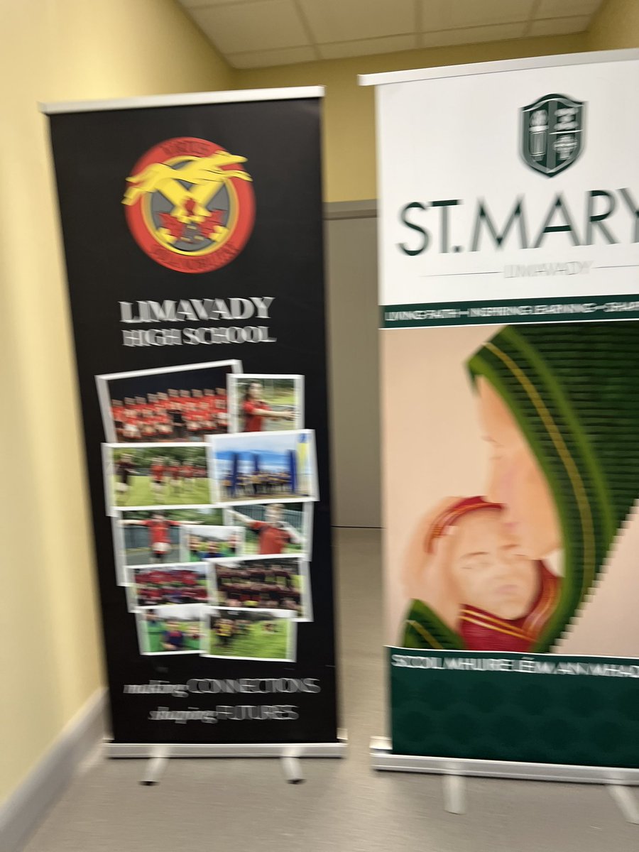 AmbElliott's tweet photo. QUB Chancellor Clinton receives gift from Head Girl from St  Mary’s Limavady and Head Girl from Limavady Shared Education project. @QUBelfast @limavadyhigh @stmaryslim @NATLCOMMITTEE @HillaryClinton @HocGfa https://t.co/qJhZiKitR9