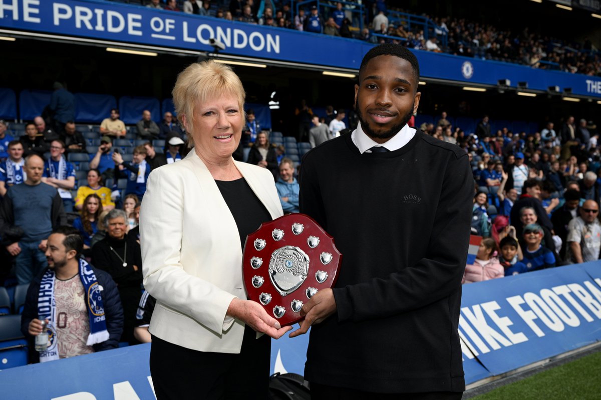 CFCFoundation's tweet photo. Chelsea Foundation coach collects Osgood Award for dedication to disability work 👏

https://t.co/d4rkDn12K5 https://t.co/pi6wZQgSzf