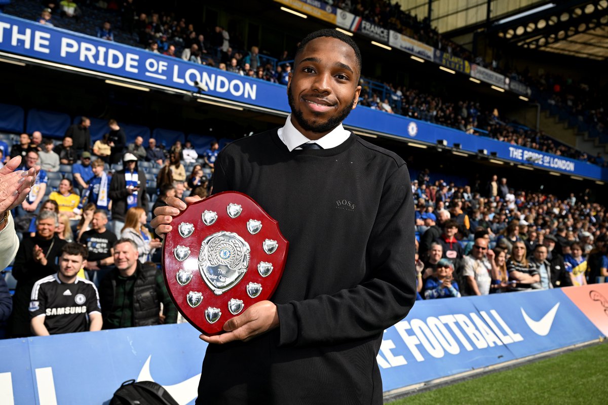 CFCFoundation's tweet photo. Chelsea Foundation coach collects Osgood Award for dedication to disability work 👏

https://t.co/d4rkDn12K5 https://t.co/pi6wZQgSzf