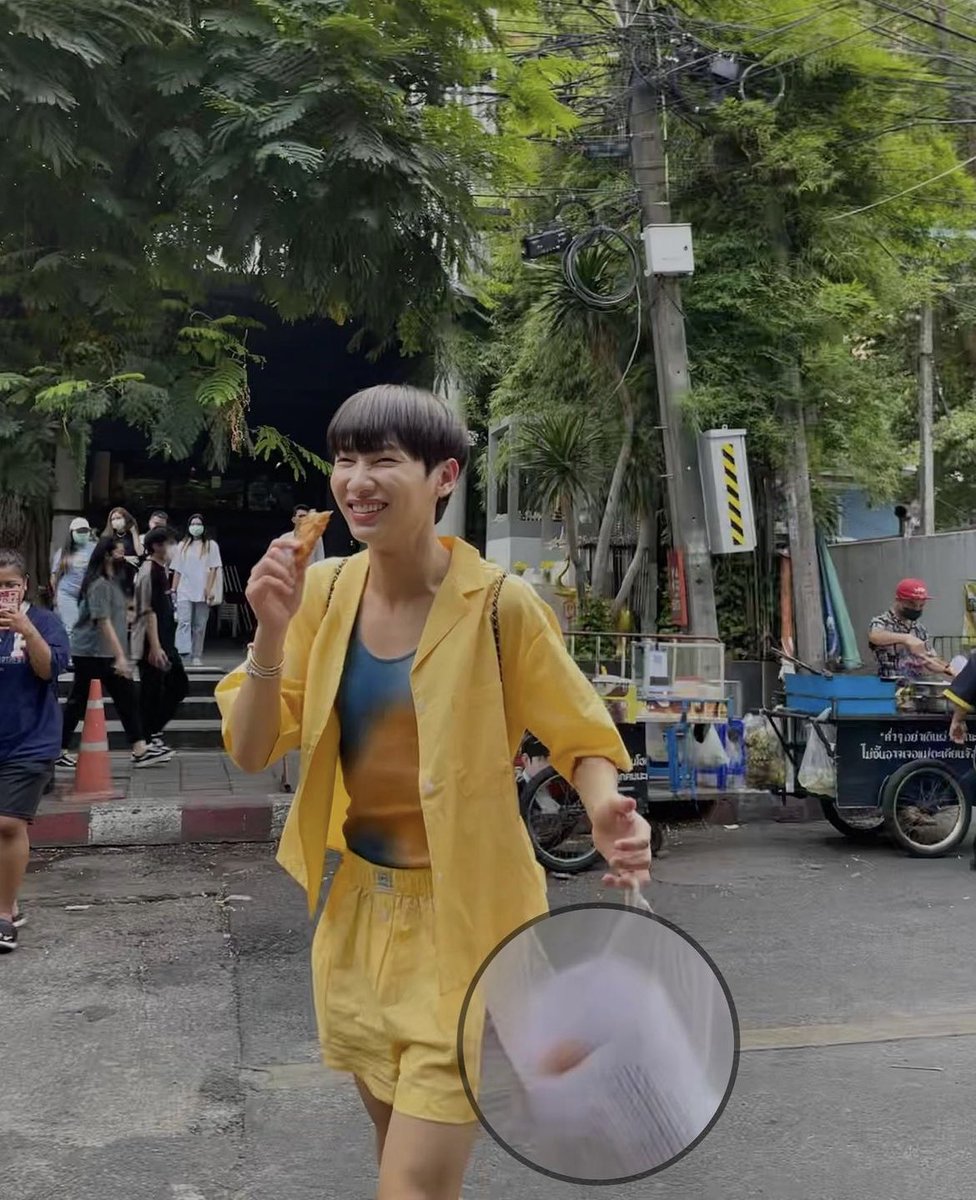 CallmiPieR's tweet photo. ถ้า2เหตุการณ์นี้ต่อเนื่องกัน55555555555555

น้องกัน : ลุงคั้บ กันเอากล้วยทอดยี่ฉิบบาทคั้บ //ได้แล้ว
ลุง : หนูลู้กกกก กลับมาจ่ายก่อน อย่าเพิ่งวิ่งไป๊

โพสต์จากน้องกันมักเป็นเรื่องเล่าได้เสมอ555555555555555555

#กัน���รรถพันธ์น่ารักกว่าที่คิด 
#กันอรรถพันธ์ #GunAtthaphan https://t.co/KeHSPQFFWa