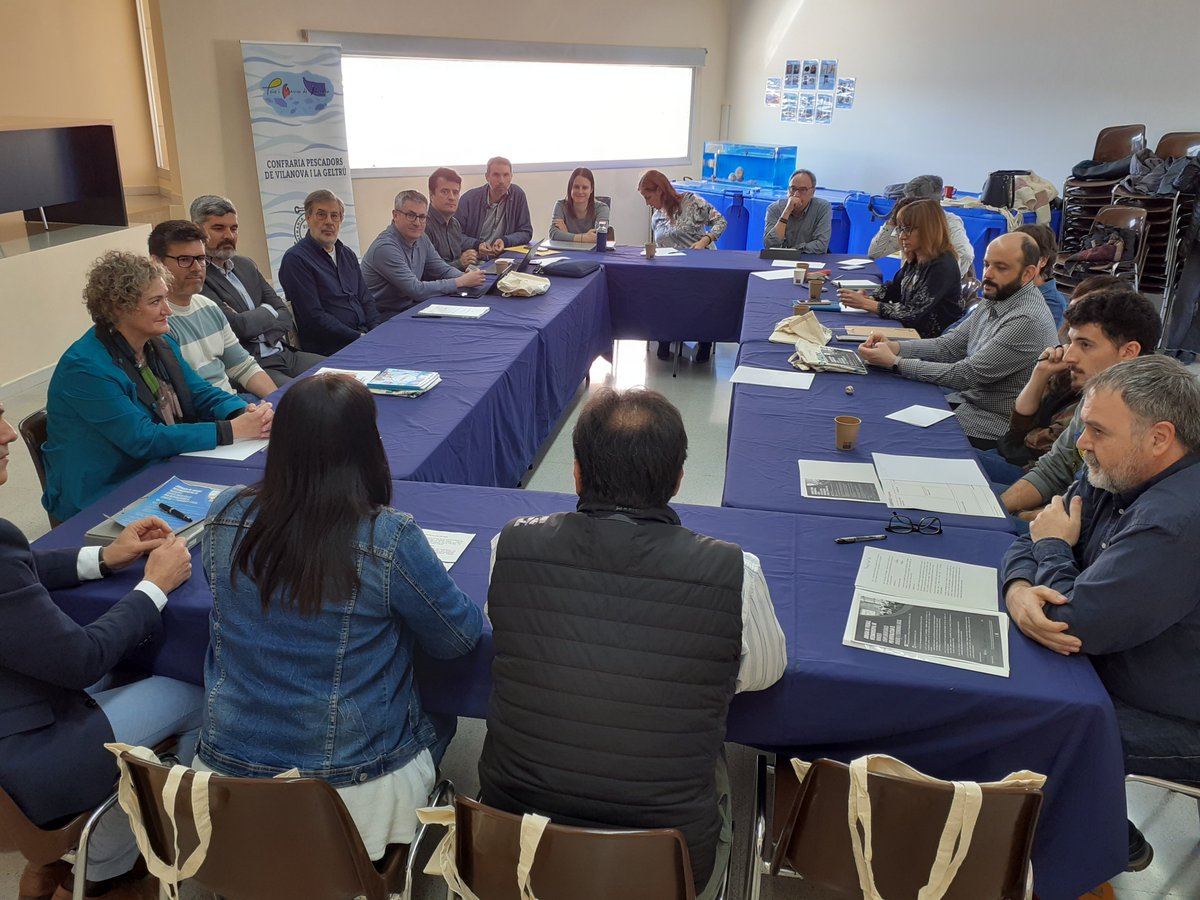 ajuntamentvng's tweet photo. 🪙Jornada de treball intermunicipal de monedes complementàries per revitalitzar el comerç i l'economia local, amb la participació de 6 ajuntaments 

📍Avui a la @ConfrariaV, organitzada per @economieslocals, @observatoriomc_, @novact__

#ESSVNG 
@olga_vng 
@CarnicerJaume https://t.co/fM1G1ypBqV