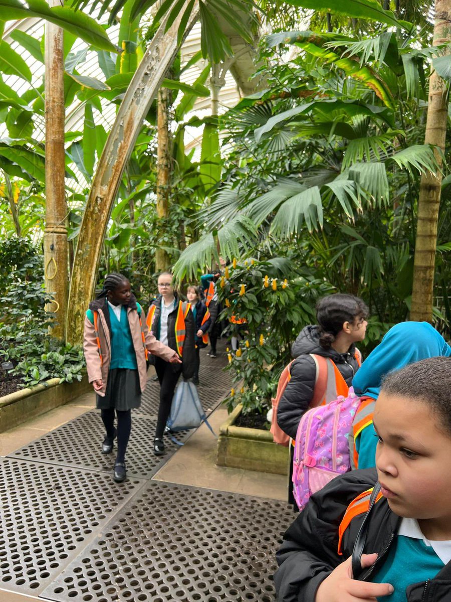 SouthNorwoodTPA's tweet photo. Year 5 are at @kewgardens today to start their learning @The_IPC #weatherandclimate #geography https://t.co/meL5Iwicnd