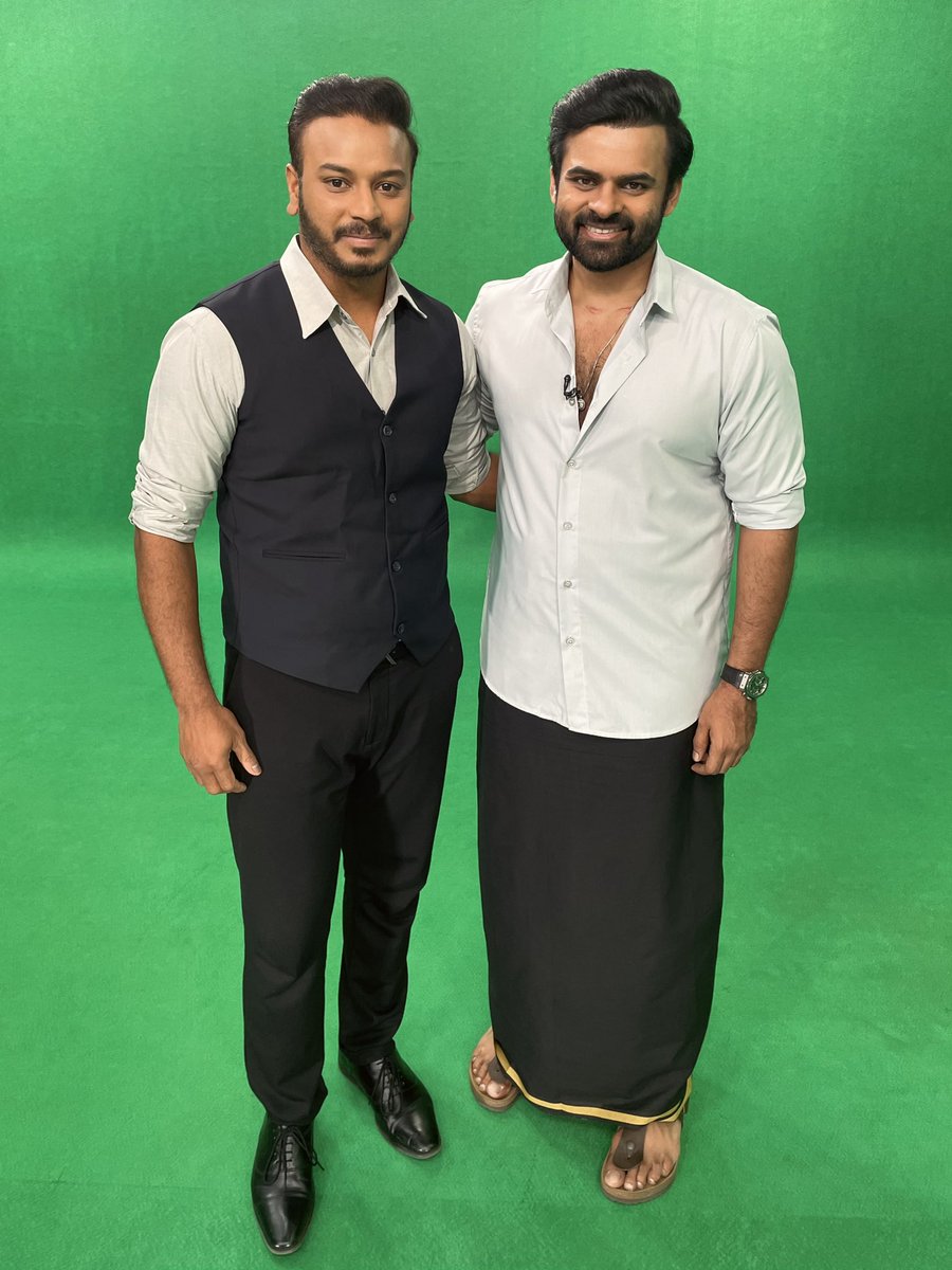 dwarakaraviteja's tweet photo. The very humble @jetpanja was on our show last night for the very interesting match between SRH vs MI 🧡💙
Good luck for #Virupaksha 🔥🔥
@officialjiocinema 

#iplonjiocinema #srhvsmi #saidharamtej https://t.co/Xg4sK58TT3