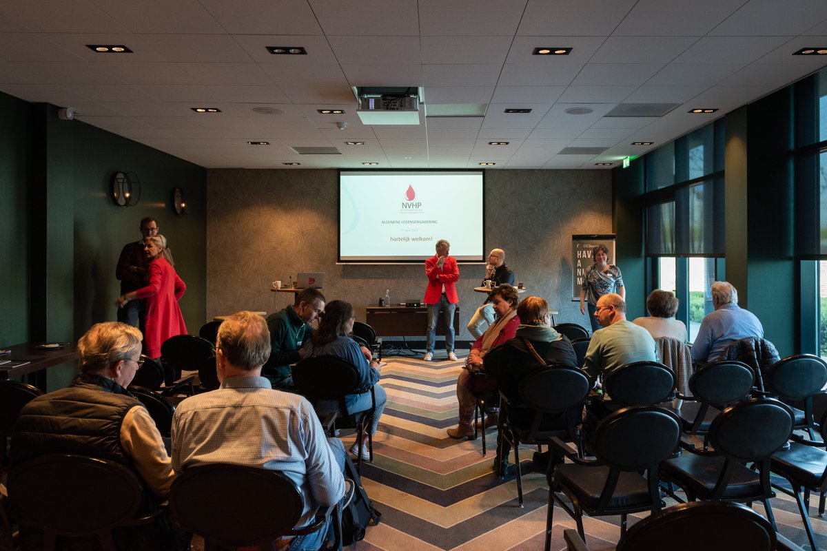 NVHP_nl's tweet photo. Een heerlijk gebakje van #VastePrik, elkaar bijpraten, updates van de werkgroepen en een middagprogramma over pijnmanagement: het is een greep uit de Algemene Ledenvergadering van 15 april. Het verslag van onze leden lees je in de komende Faktor.
#pijnmanagement #NVHP #Hemofilie https://t.co/SZsretCzfc