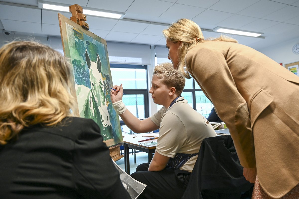 RoyalFamily's tweet photo. As Patron of the National Autistic Society, The Duchess of Edinburgh visited the Salesian Cullum Centre in Surrey, to learn more about their work to support autistic students and help them thrive in mainstream schools.

🔗https://t.co/DaZ7WLbL5f https://t.co/cibPitDjnO