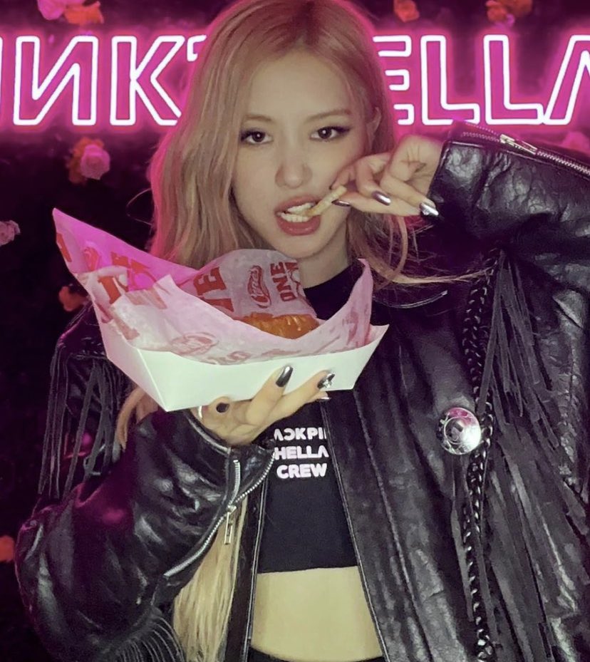 JNKDI0R's tweet photo. pinkchella bp>> https://t.co/rzDPgil3jW