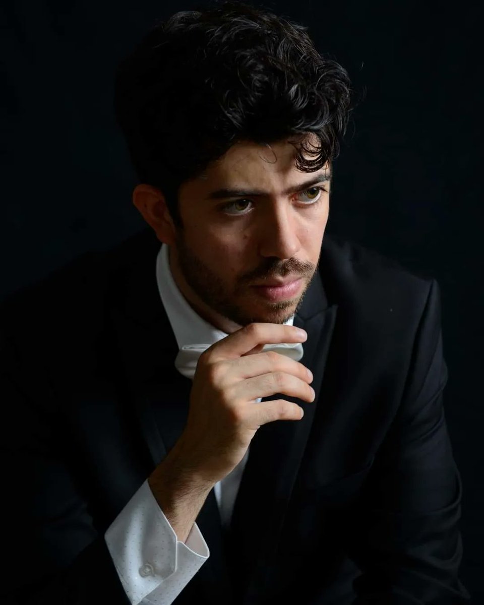 SopranoGDogan's tweet photo. Ruben Micieli in concerto a Londra🎉🎶🇬🇧
Appuntamento il 19 Aprile alla Steinway Hall London

Il pianista, compositore e direttore d'orchestra Ruben Micieli, comisano nato a Ragusa, reduce da una tournée a Parigi nel mese di Marzo, debutterà nel mese di Aprile a Londra. https://t.co/q6Z5V7p838