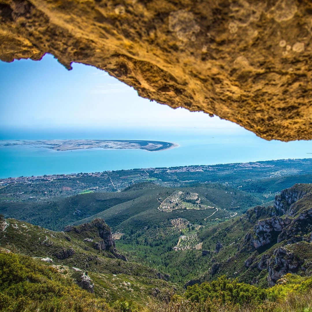 terresebretur's tweet photo. 🥾 Coneixeu la Campana? És un curiós bloc de roca que es troba de camí cap a la Foradada del Montsià. Les vistes són espectaculars!
📸 amics_de_vallgorguina, @TurismeLaRapita
#LaCampana #LaForadada #Montsià #TerresDelEbre #ReservadelaBiosfera https://t.co/13W9ggmq4f