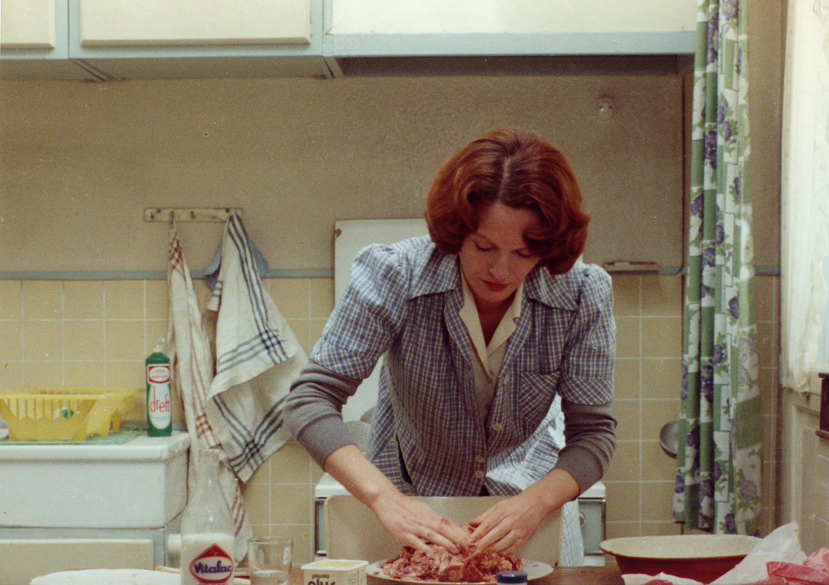 PlayDocFest's tweet photo. JEANNE DIELMAN, 23 QUAI DU COMMERCE, 1080 BRUXELLES (Chantal Akerman, 1975) se tiene que ver, y se tiene que ver en el cine, en pantalla grande, gigante. Sobre todo esta magnífica  restauración 2K de @Cinematekbe 

© Virginia Haggard-Leirens

👑🙌
#PlayDoc2023 #PlayDoc https://t.co/DaHpzBE4pZ