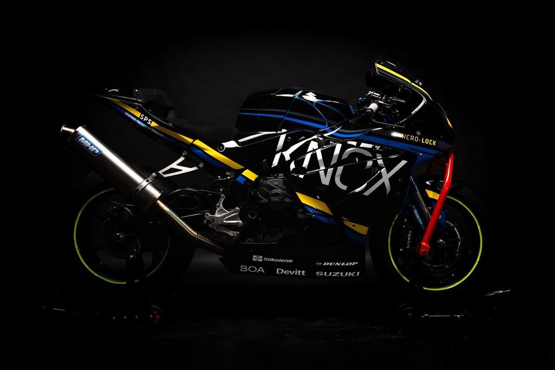 BritainBiking's tweet image. We're loving @knoxarmour's Suzuki GSX-R1000 race bike, with the Sublime Design wrap looking on point!

#knoxarmour #sublimemotowrap ⁠#racebike #gsxr #gsxr1000