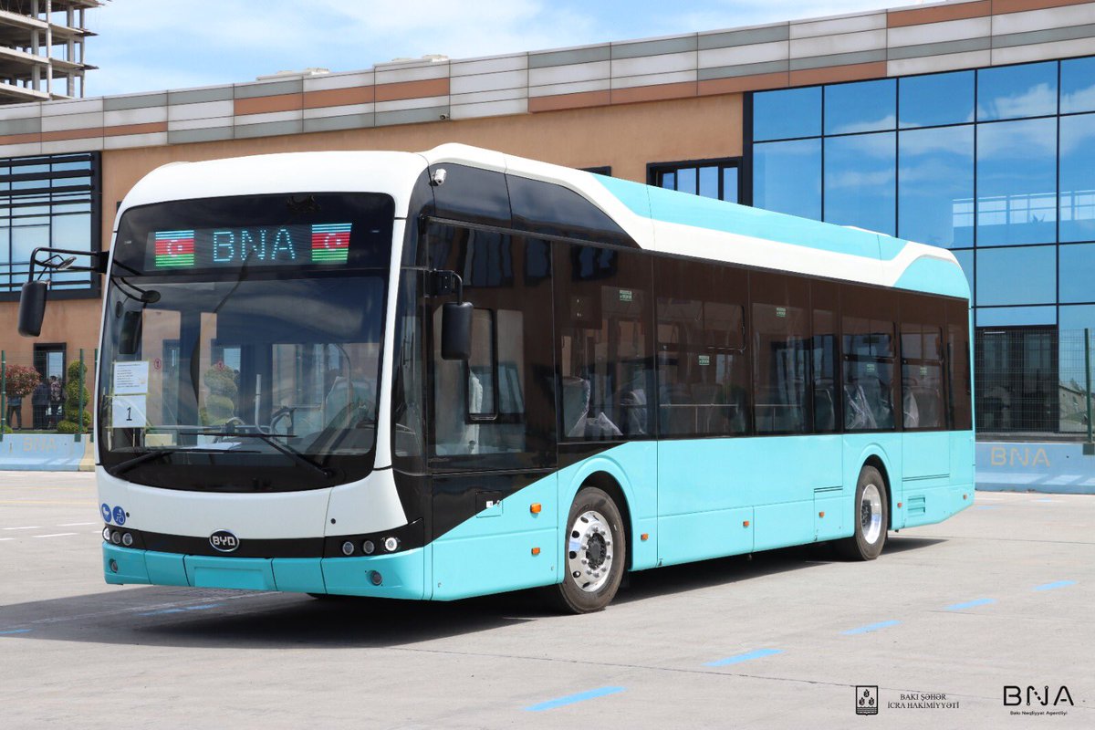 VusalKarmli's tweet photo. Bakı şəhərinə ilk elektrik mühərrikli avtobus gətirilib.
Dünyanın aparıcı elektrik mühərrikli avtobuslar istehsalçısı Çinin BYD şirkətindən test məqsədilə alınan 1 ədəd elektrik avtobusu 12 metrlikdir. 33 sərnişin oturacağına malik avtobusun ümumi sərnişin tutumu 82 nəfərdir. https://t.co/PDqYJzzWFe