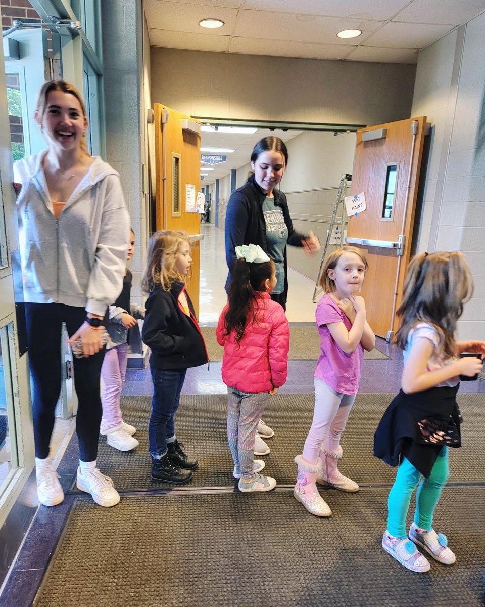 Mehlville_HS's tweet photo. Yesterday, our Freshmen TAP classes participated in Service Learning. They gave back to the community by lending a helping hand! Thank you to the programs schools that hosted the class of 2026! #msdr #Wearemehlville https://t.co/DWGpNHngkE