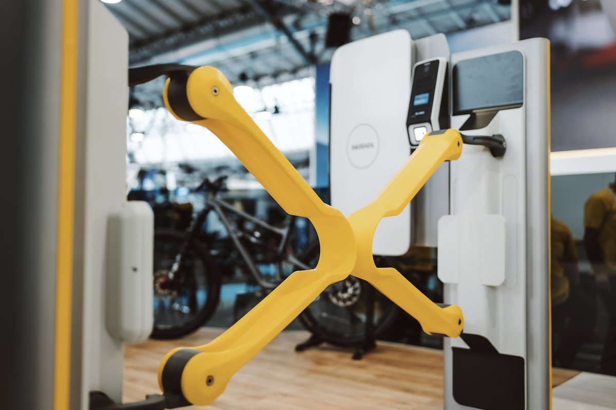 skidata's tweet photo. World's 1st at #Interalpin: #SKIDATA unveils sMove Gate! 🚀 Redefining ski lift access for ALL users: skiers, mountain bikers, strollers, and wheelchairs. Hassle-free, year-round, & adaptable. Ski resort & mountain managers, experience the future at our booth B139 in Innsbruck! https://t.co/Nonq1Mx0Ud