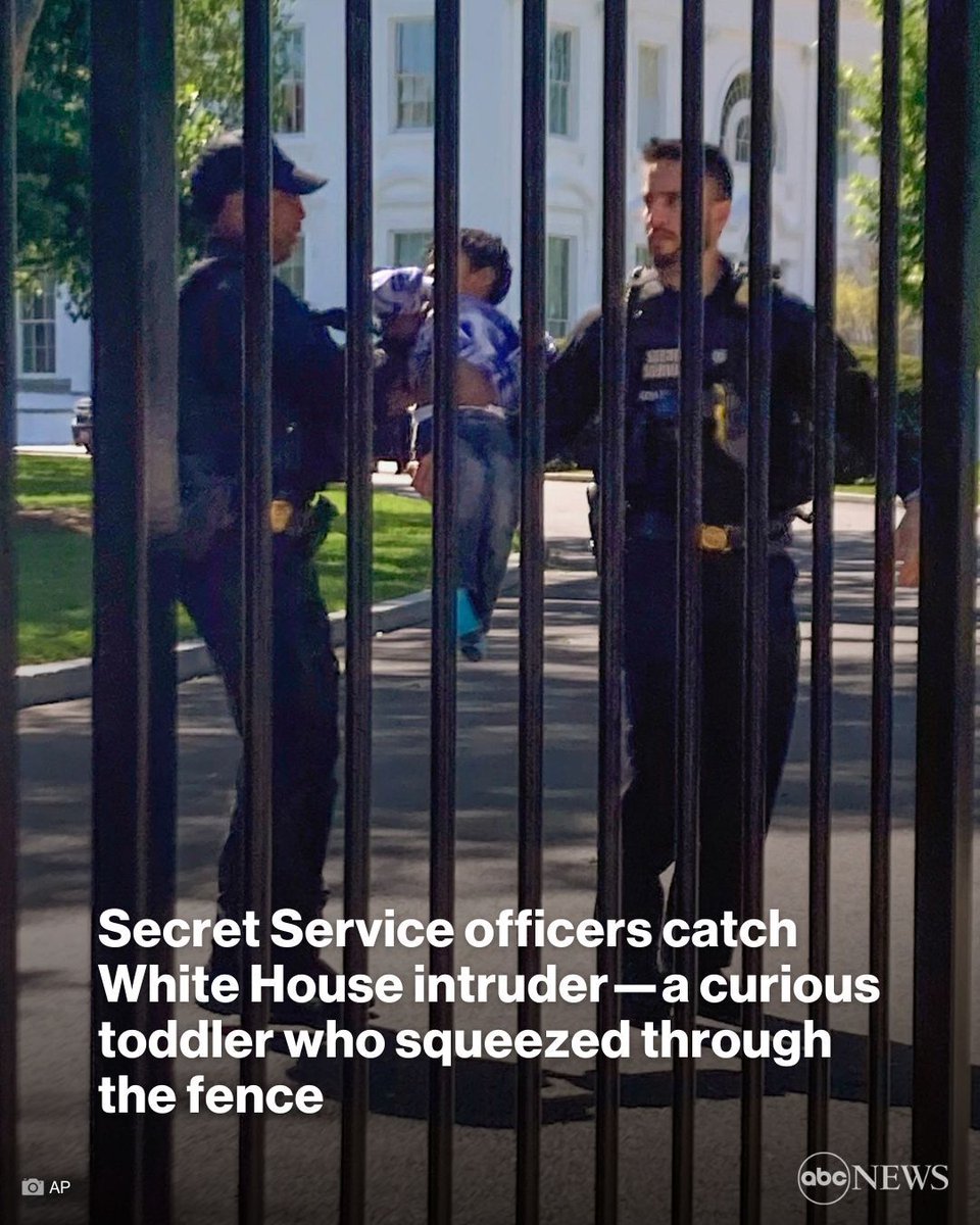 ABC's tweet photo. A toddler had to be retrieved by U.S. Secret Service Uniformed Division officers after squeezing through the metal fencing outside the White House. https://t.co/dgiTwCX5H0 https://t.co/vAAs15AS16