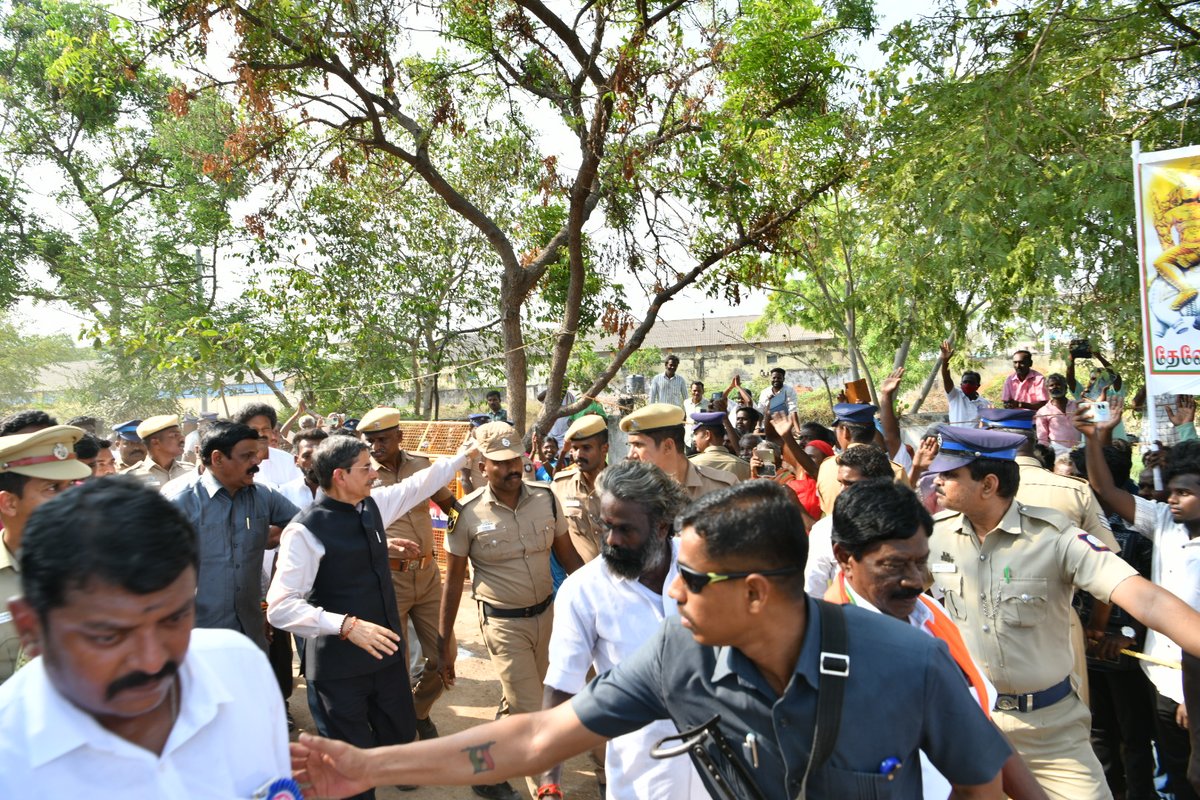 Governor Ravi paid tributes to Thyagi Immanuel Sekaran, the great freedom fighter and social reformer at Immanuel Sekaran Memorial, Paramakudi, Ramanathapuram.
#AzadiKaAmritMahotsav 

<a href="/PMOIndia/">PMO India</a> <a href="/HMOIndia/">गृहमंत्री कार्यालय, HMO India</a> <a href="/MinOfCultureGoI/">Ministry of Culture</a> <a href="/pibchennai/">PIB in Tamil Nadu</a> <a href="/ANI/">ANI</a> <a href="/PTI_News/">Press Trust of India</a>