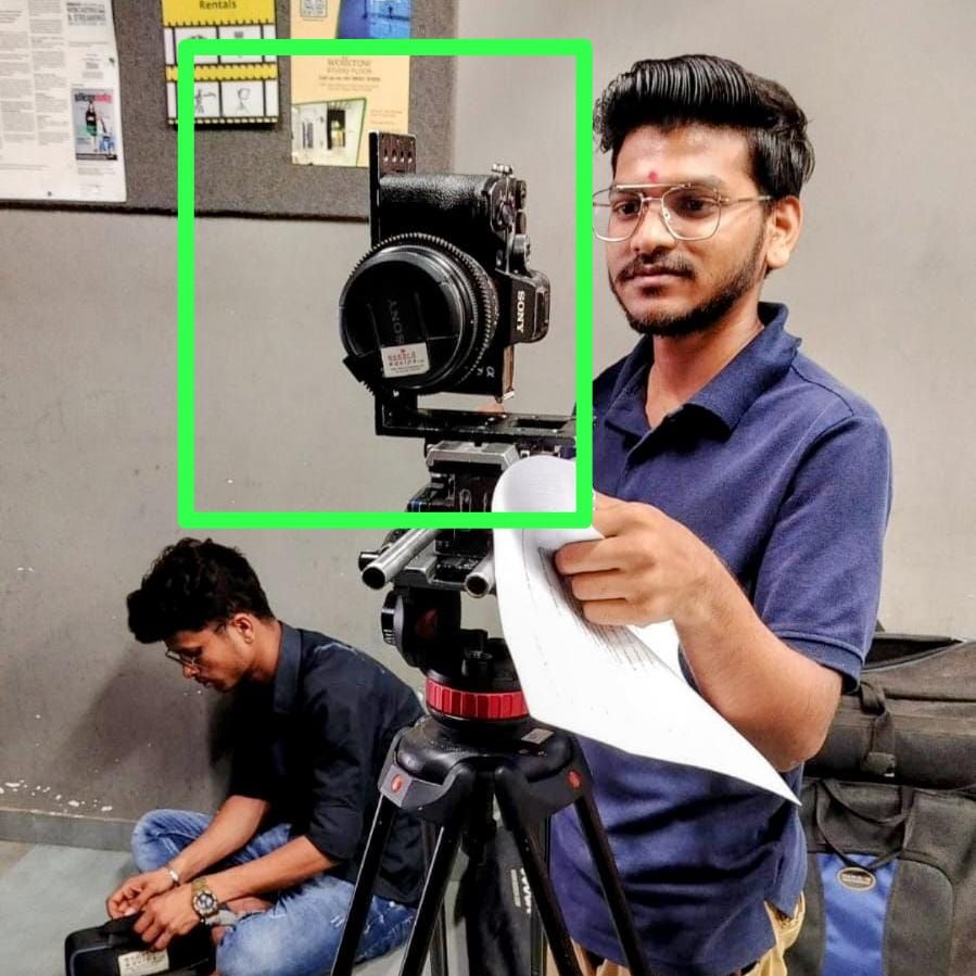 Not just big cities but even small videos often go vertical!
.
The L plate is often an accompaniment for shoots these days
To rent our vertical plate for big and small cameras please visit: bit.ly/3myptFb