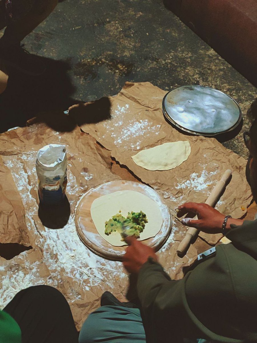 NoNameKitchen1's tweet photo. Cooking together in Patras

Can you imagine how inhuman "refugee camps"-paid with European Union money- are, that people must wait in a line for a plate of food and they are not allowed to cook?

#NoNameKitchen. From people to people.

📷Ahmed Stakoza

https://t.co/an97Li3t3Z https://t.co/Lomxt0aMDn