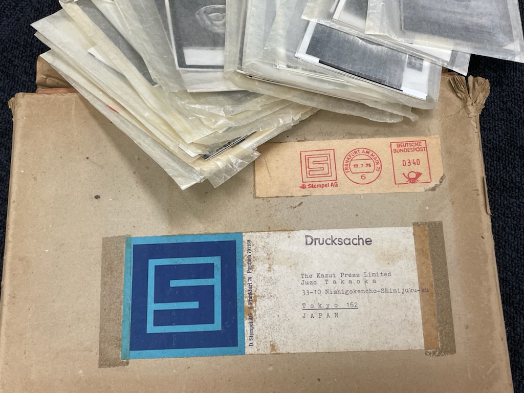 kazui_press's tweet image. 引越しの資料から。別の資料を探していて見つけてしまった、#Stempel の古い箱。#ピンマーク の資料や写真がごっそり出てきた。またやることが増えた感じです。