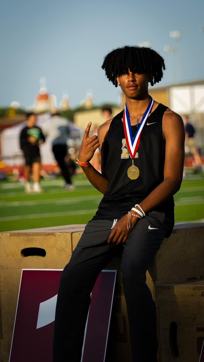 Coach_Garcia70's tweet photo. Good luck to all our qualifiers At todayโs area meet!!!! #theville #speedville #braHMaKINGdom https://t.co/OmysDapLzg