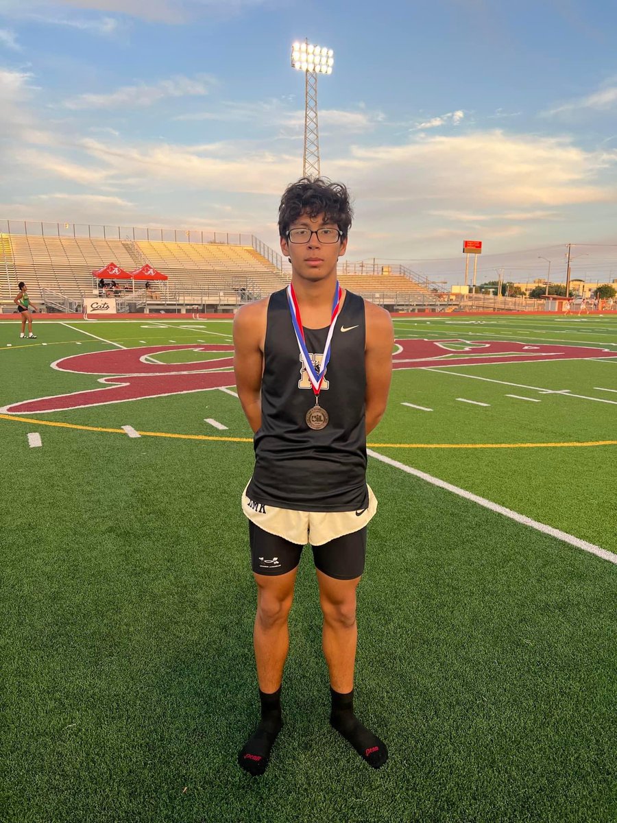 Coach_Garcia70's tweet photo. Good luck to all our qualifiers At todayโs area meet!!!! #theville #speedville #braHMaKINGdom https://t.co/OmysDapLzg