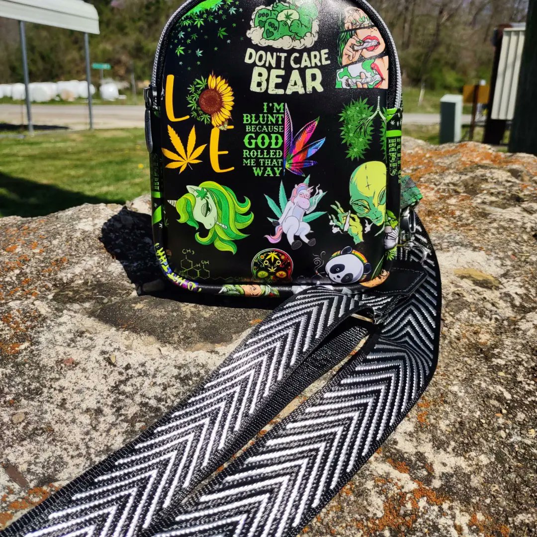 IMMDFH's tweet photo. Celebrate 4/40 with an awesome new bag! Handmade. It's on sale now to celebrate #420 Check it out in my Etsy shop. #420Life #420friendly #420 #weedsmokers #WeedLovers https://t.co/wenldq5YWf https://t.co/m5t1Urf76O