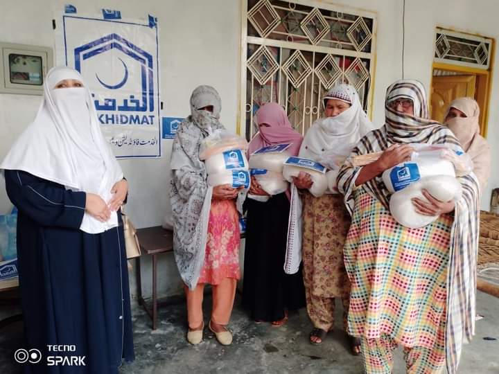 AKFWomenWing's tweet photo. الخدمت فاؤنڈیشن ویمن ونگ مالاکنڈ کی جانب سے آرفن ڈے کے موقع پر باہمت( یتیم)، بچوں اور باہمت (بیوہ) ماؤں میں عید گفٹس، تحائف عیدی اور راشن تقسیم کئے گئے
Bank AL-HABIB:5515008100055601-5
Ph03324990429
#WorldOrphansDay #LifeSmilesback #Zakat #Aghosh #Ramadan #Alkhidmat #Pakistan https://t.co/3mfpbB3zUQ