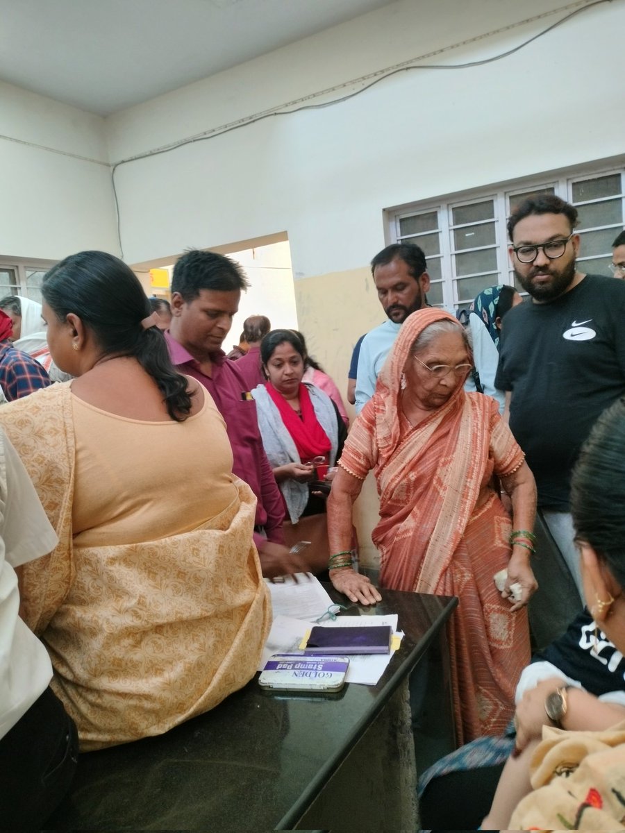 AYUSHALLENIB's tweet photo. Came for registration process of a flat in Akansha Deep Heights ( kunhadi ) at registrar office. The 1st owner of building has not come yet for signature and process. 4 hours late. No respect for other's time and effort.
Horrible behaviour.  @akanshabuilders. @kota https://t.co/6lAqI4T3wX