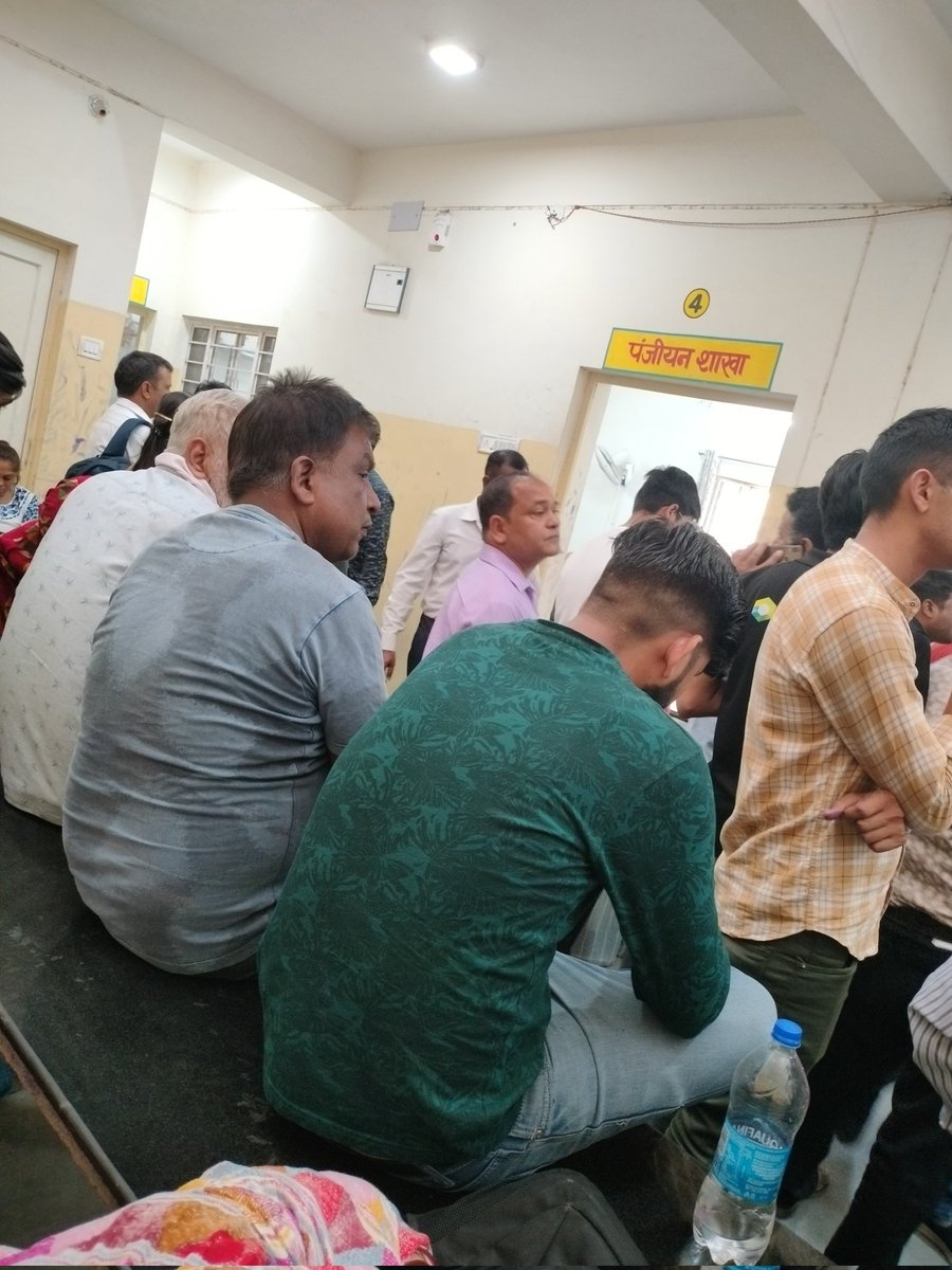 AYUSHALLENIB's tweet photo. Came for registration process of a flat in Akansha Deep Heights ( kunhadi ) at registrar office. The 1st owner of building has not come yet for signature and process. 4 hours late. No respect for other's time and effort.
Horrible behaviour.  @akanshabuilders. @kota https://t.co/6lAqI4T3wX