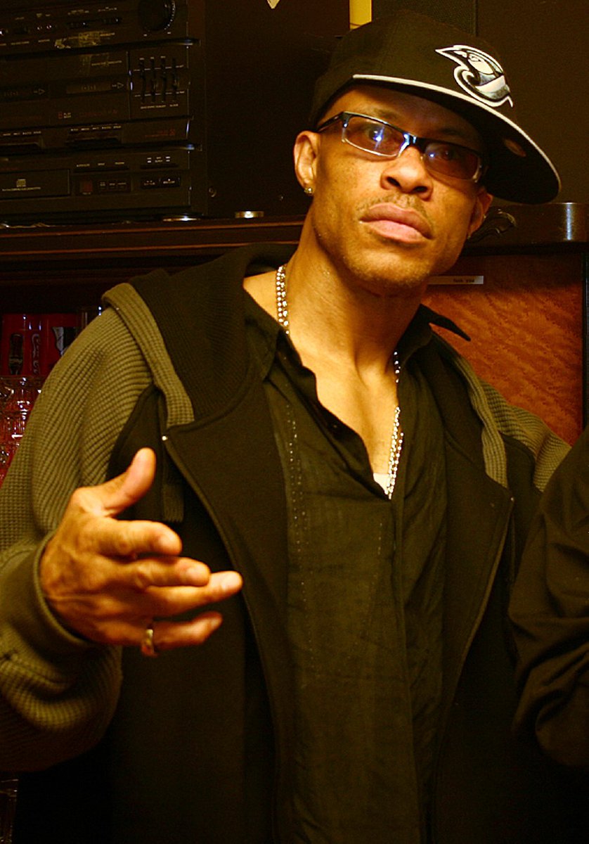 HHBITD's tweet photo. We miss you Guru. The Gang Starr MC died on this day, in 2010 at the age of 48 from a form of blood cancer. Rest in power 🙏🏾👑 #RIPGuru @gangstarr @REALDJPREMIER #HipHop 🎵🎵 https://t.co/E0m8XHKLhD