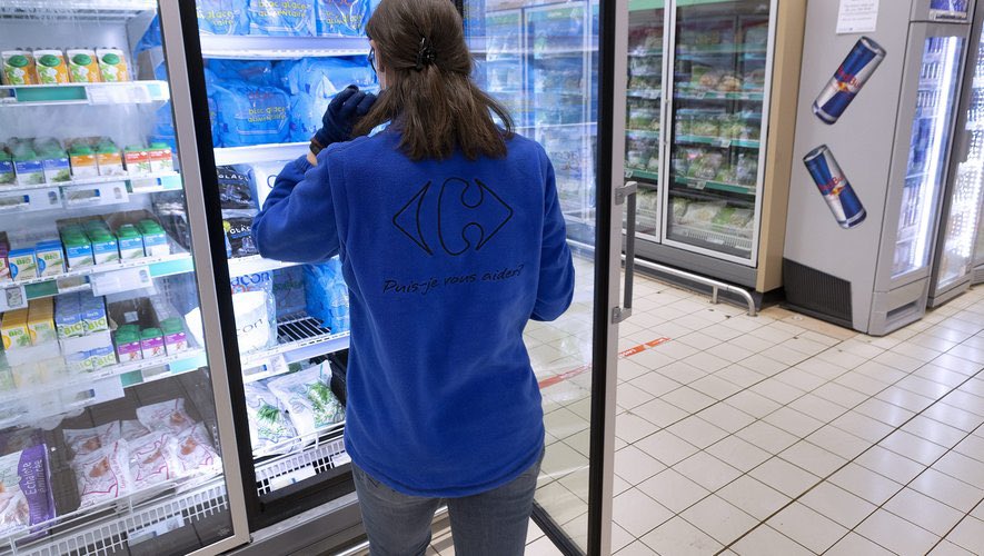 GossipRoomOff's tweet photo. 🚨 #Carrefour va mettre en place dès l'été 2023 une série de mesures à destination de ses salariées : 

- 12 jours d'absence par an seront octroyés aux employées atteintes d'endométriose. 

- Les femmes victimes d'une fausse couche pourront bénéficier de 3 jours de congé.

- Les femmes ayant recours à une procréation médicale assistée auront droit à une journée de repos, après l'implantation d'un embryon. 🚺 (via Le Point)