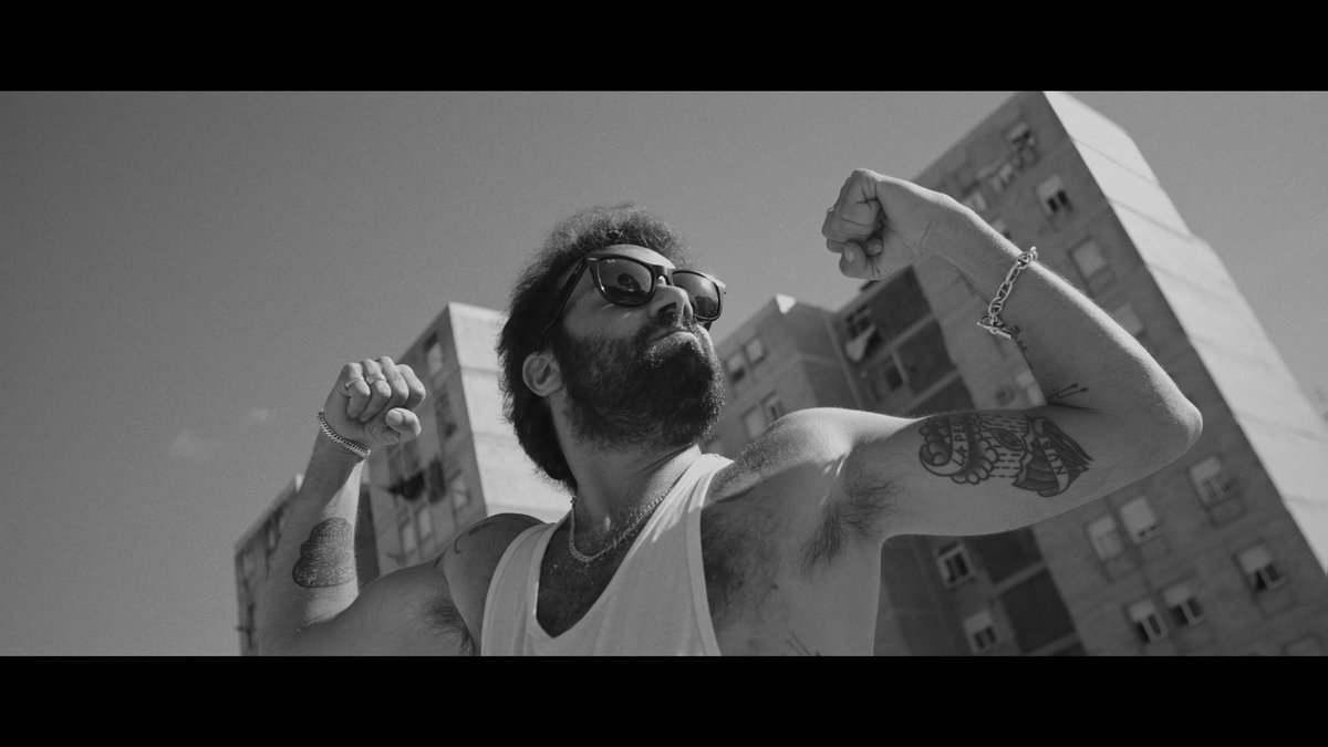 ElCanijodeJerez's tweet photo. 🕶️ Este viernes llega EMPEZAR DE CERO. Es la canción que abre “Ceniza y barro”. Mi quinta guerra mundial.
Porque finalmente, entre tanta mierda y tanto lodo siempre nace una flor…
Y todo vuelve a “empezar de cero”. 

No olvidéis hacer pre-save 👉🏼https://t.co/RDQqqgtXAe https://t.co/kTiISvnOty