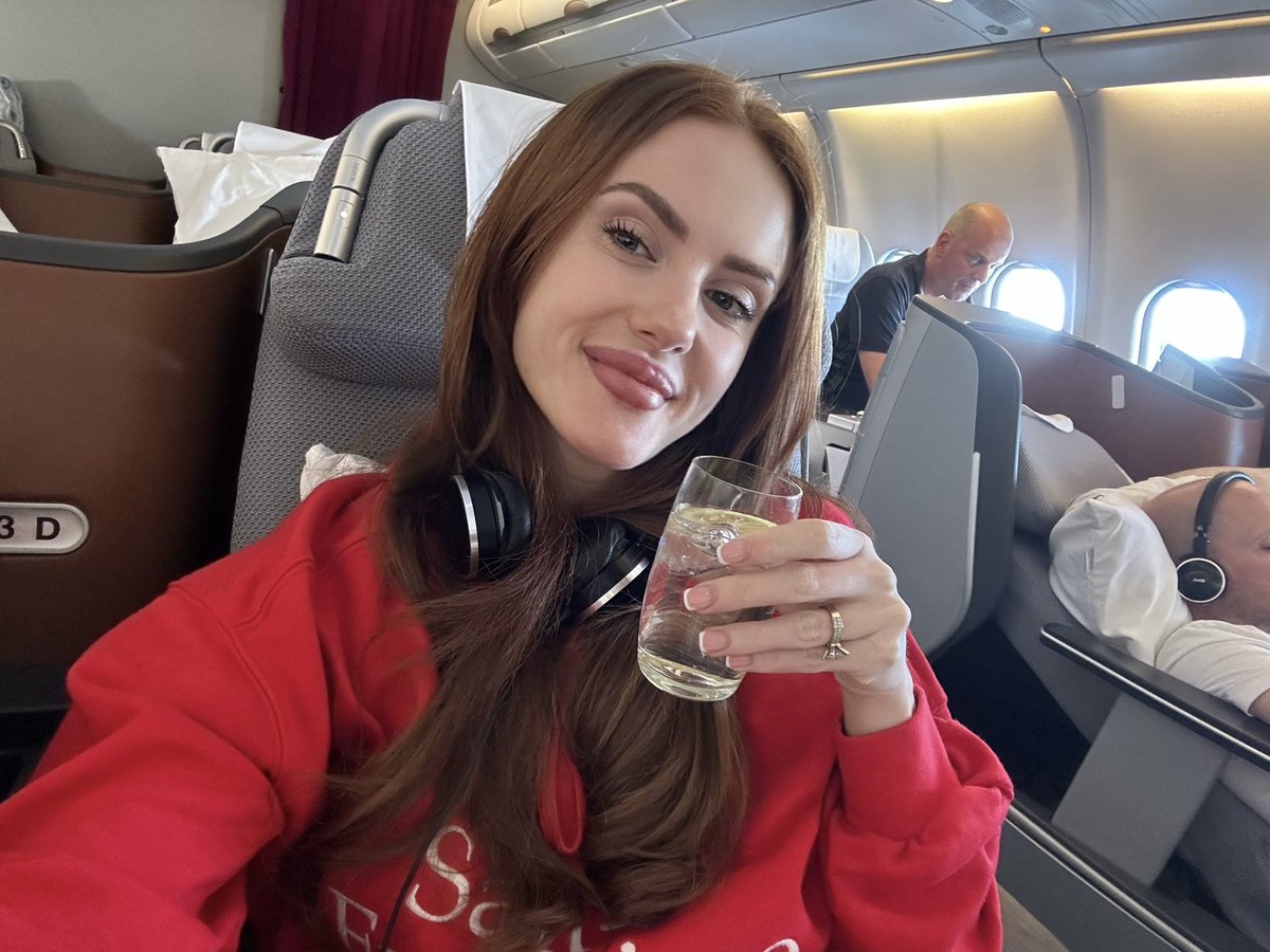 CarlyStarrs's tweet photo. recently 🥰✈️🥂🌴 https://t.co/PjhS89cASp