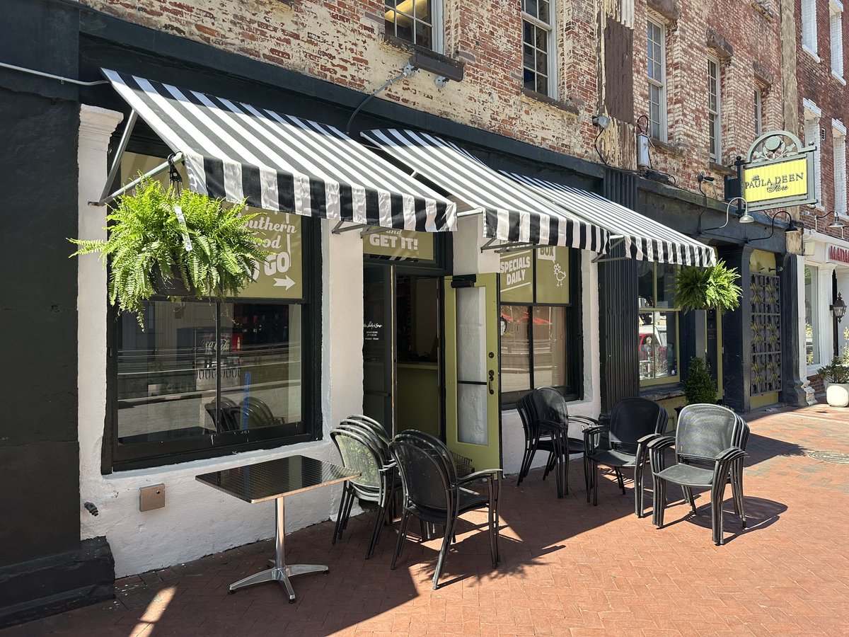 Friday! All things carry out at 106 St Julian St. in #downtown #Savannah 

#local #goodfood #thechickenbox
#thebaglady #theladyandsons