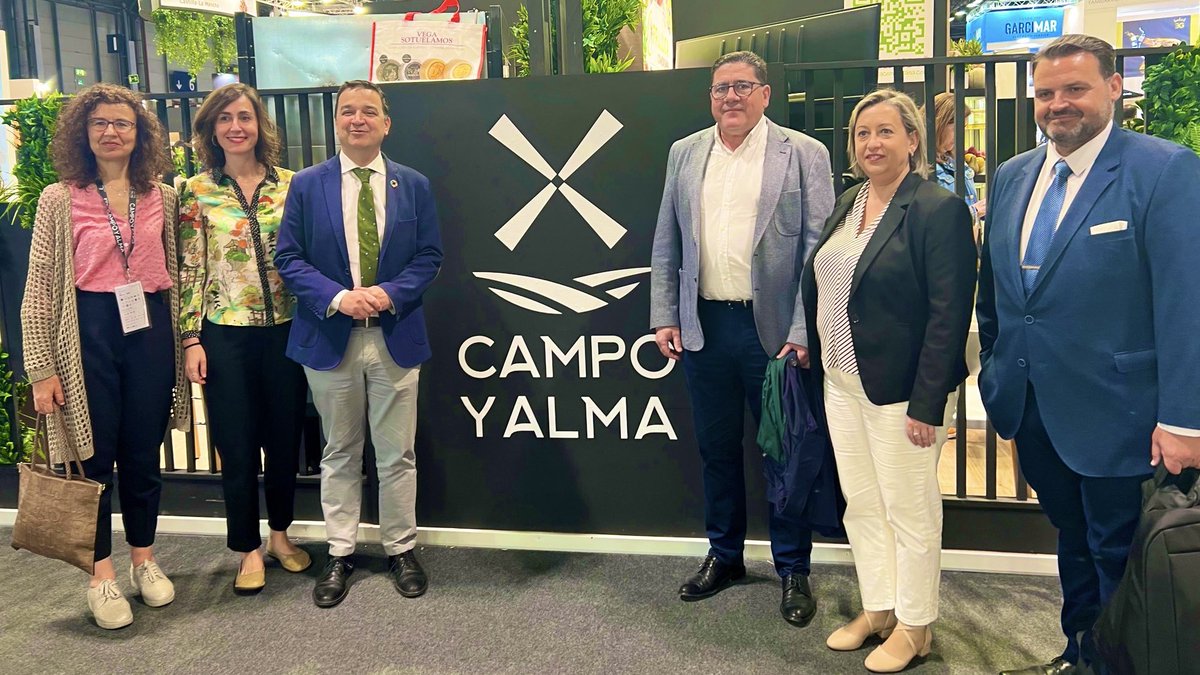 campoyalmaCLM's tweet photo. 🧅 En esta feria se estrena la IGP Cebolla de La Mancha, última figura de calidad en incorporarse a Campo y Alma.

@PROCECAM1 @fmartinezarroyo @elenaescosan @silvianiese https://t.co/fpisqU5ixQ