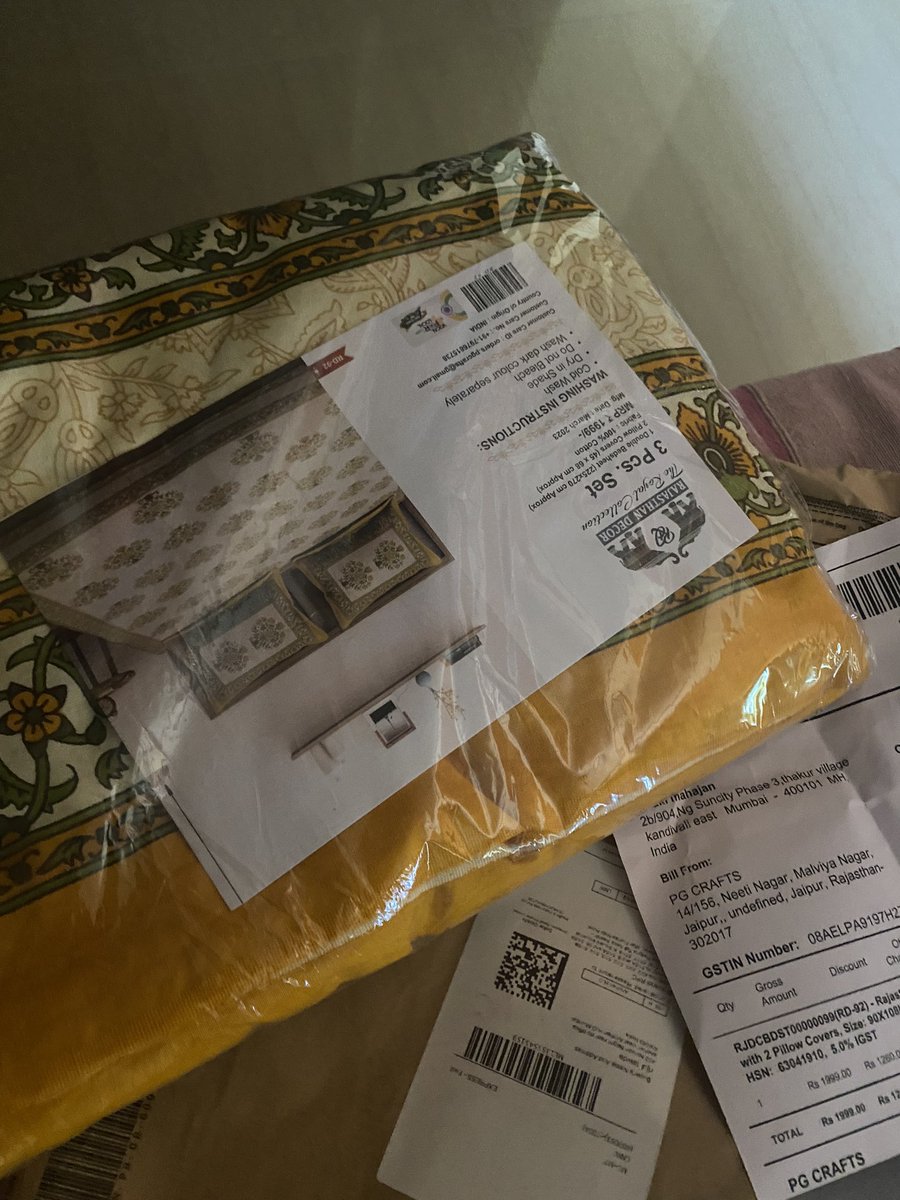 Rossoneri22290's tweet photo. @myntra is a very big scam. They deliver you wrong products and in one instance they didn’t deliver the product at all. Got scammed for Rs 9000/- in a day. Moreover there is no response from their help centre since 10days now #fraudalert #myntra @jagograhakjago @MumbaiPolice https://t.co/W5mZaP1P3E