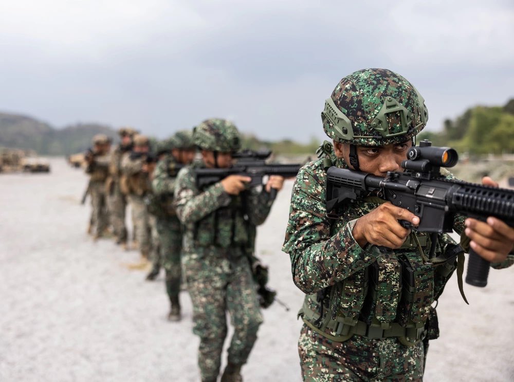 3d_Marine_Div's tweet photo. @AlphaCoyMarines demonstrate jungle warfare tactics alongside our #Marines with 3d Littoral Combat Team, 3d Marine Littoral Regiment during @BalikatanEx 23 in Santa Juliana, Philippines. https://t.co/Ng8qSoaw29