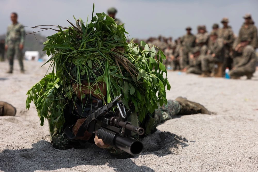 3d_Marine_Div's tweet photo. @AlphaCoyMarines demonstrate jungle warfare tactics alongside our #Marines with 3d Littoral Combat Team, 3d Marine Littoral Regiment during @BalikatanEx 23 in Santa Juliana, Philippines. https://t.co/Ng8qSoaw29