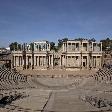 EmbSpainUK's tweet photo. Yesterday was the International Day for Monuments &amp; Sites! 

Spain has 80 inscribed in the World Heritage List🇪🇸🌏

This one is the Archaeological Ensemble of Mérida, Extremadura.

#MonumentsDay #ShareCulture #UNESCO #Merida #Extremadura #Spain #WorldHeritage https://t.co/0dFLvHL67r
