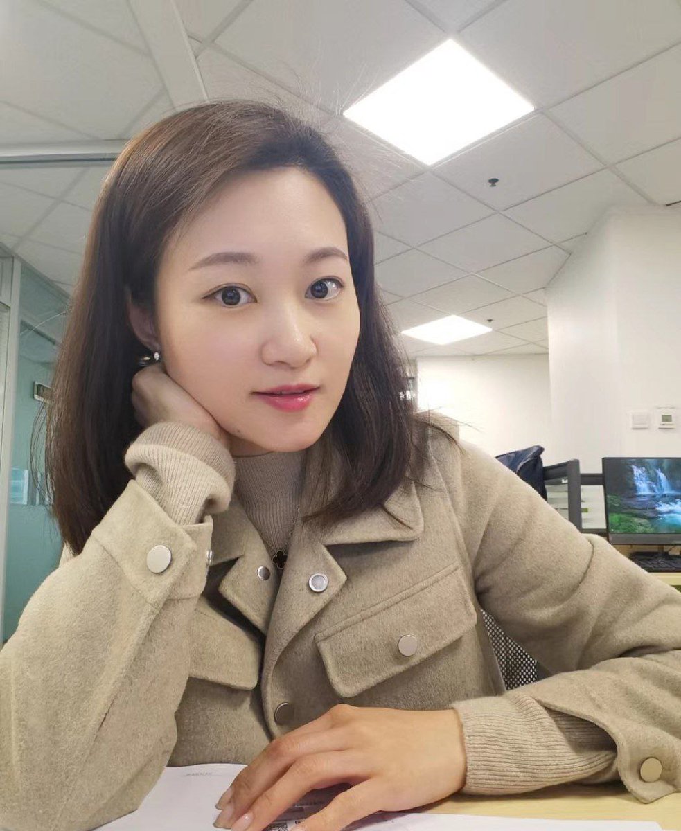 终于结束了一天的工作，在车上释放一下自己，司机色色的告诉我坐副驾，大家说这个老司机想干嘛？