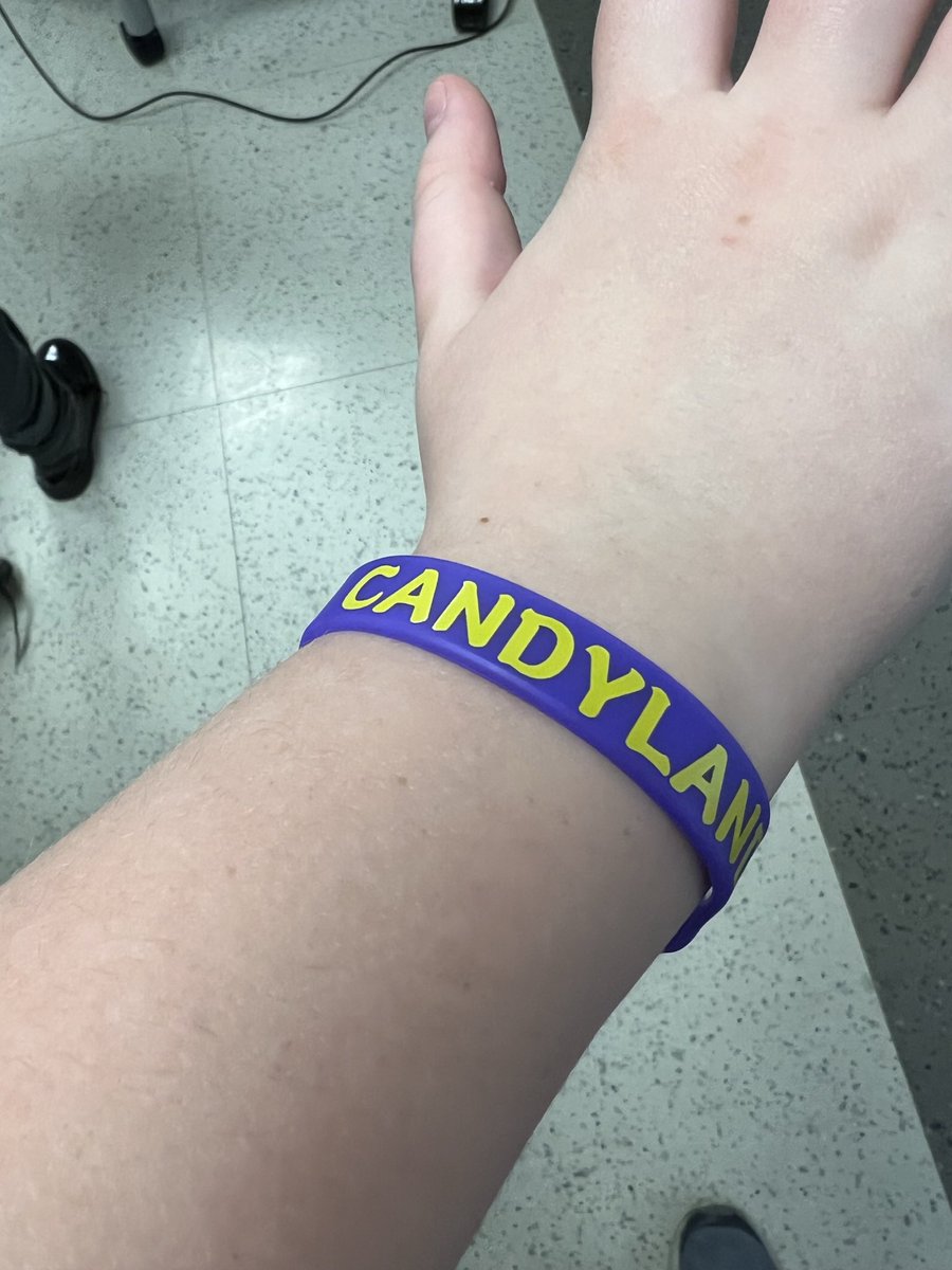 jmarch3rdGrade's tweet photo. Celebrating Candy Land transformation day with our bracelets! #weare126 #stony126 https://t.co/mQQjMil6ZS