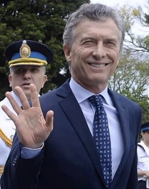 luisl4's tweet photo. Mayo 2019
Dólar Blue $44
Inflación 3.1%
Riesgo pais 900 ptos
Reservas liquidas U$S 71000 M

Abril 2023
Dólar Blue $423
Inflación 7,7%
Riesgo país 2400 ptos
Reservas líquidas -U$S 5000 M

2015-2019
Paros generales 6

2019-2023
Paros generales 0 https://t.co/xucjXpDlhV