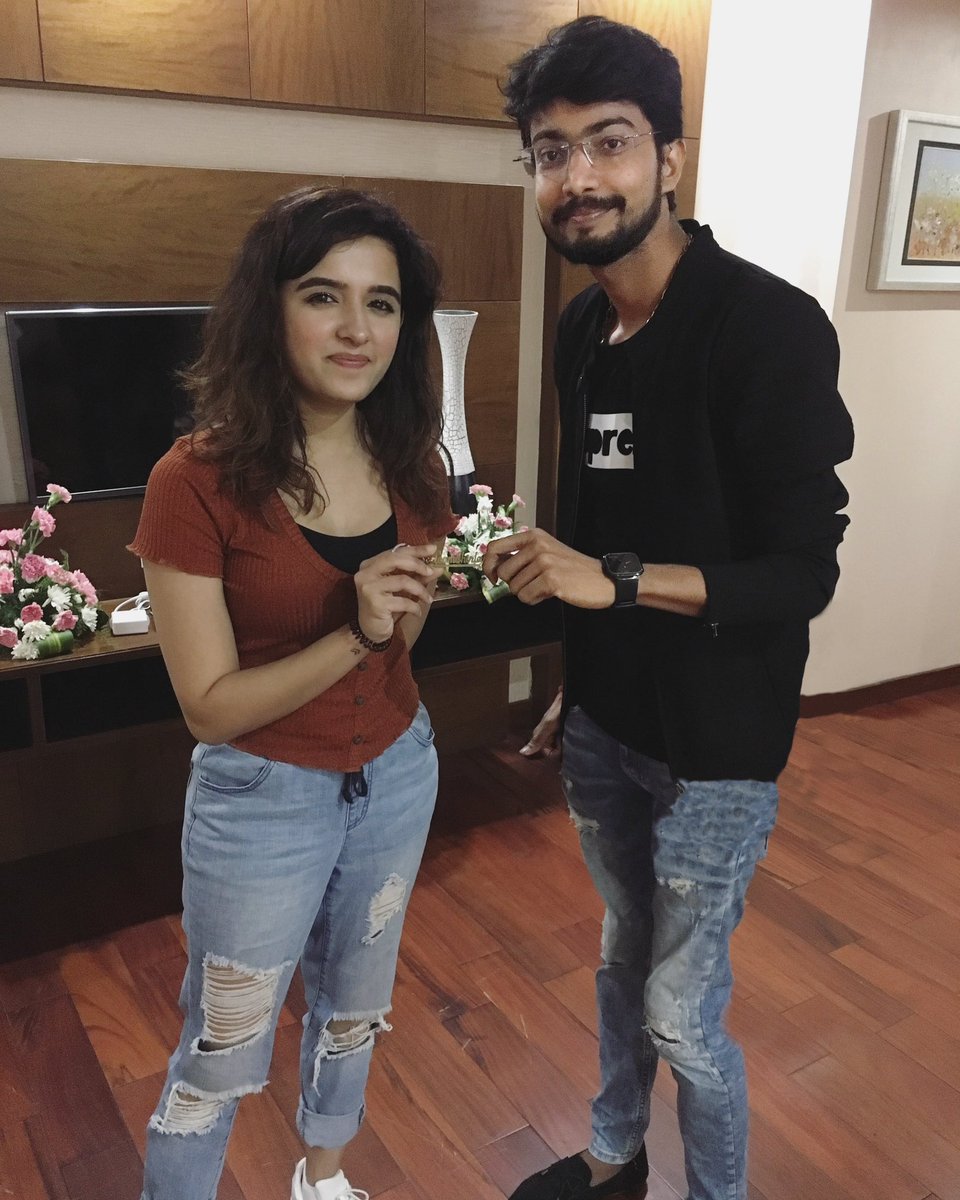 aakesh_garg's tweet photo. Thankyou for everything @ShirleySetia ❤️ always feel blessed to be part of it #teamshirleydiwas  missing you all❤️ https://t.co/3PAfXrA2nI