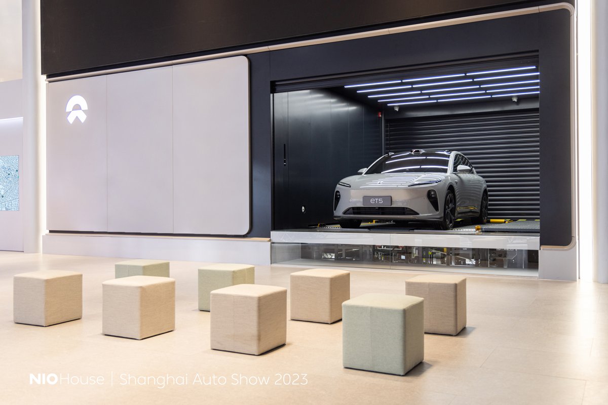 NIOGlobal's tweet photo. NIO at Auto Shanghai 2023.
 
#NIO has set up an NIO House of 3,000 square meters in Hall 6.1 on the theme of "New EPISODE". Over 300 user volunteers are the hosts of the NIO House, welcoming audience and passing the brand’s vision of #BlueSkyComing. https://t.co/F7jG70aYV2