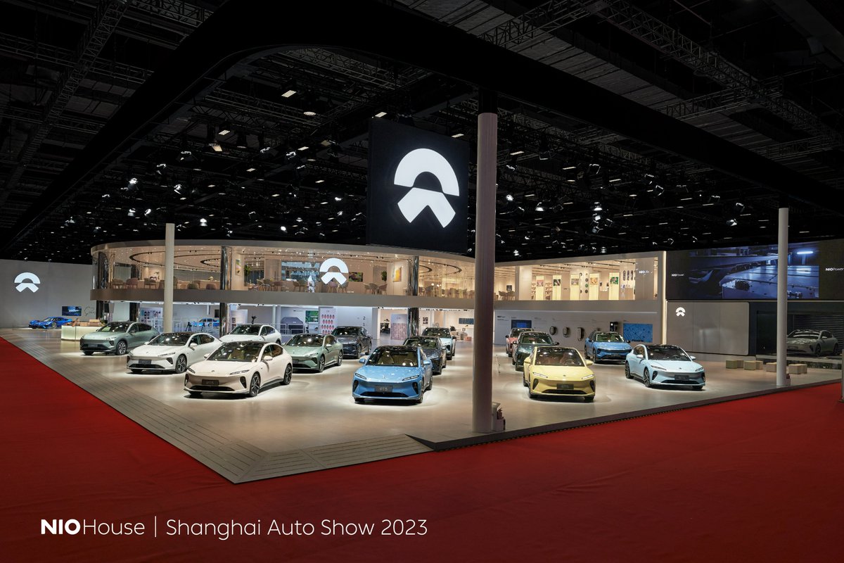 NIOGlobal's tweet photo. NIO at Auto Shanghai 2023.
 
#NIO has set up an NIO House of 3,000 square meters in Hall 6.1 on the theme of "New EPISODE". Over 300 user volunteers are the hosts of the NIO House, welcoming audience and passing the brand’s vision of #BlueSkyComing. https://t.co/F7jG70aYV2