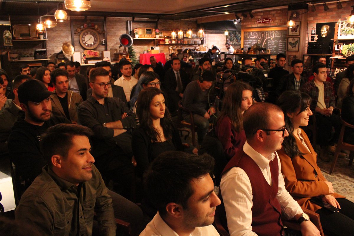 Genel Başkanımız Dr. Doğu Perinçek ile gençlerin çıkış yolunu konuştuk.

Namık Kemallerden bugüne kadar süzülüp gelen 150 yıllık Türk devrimini tamamlama sözü verdik.

Türk gençliği olarak Gazi Meclis'te, 203 genç milletvekili adayımızla Türk gençliğini temsil etmeye hazırız!