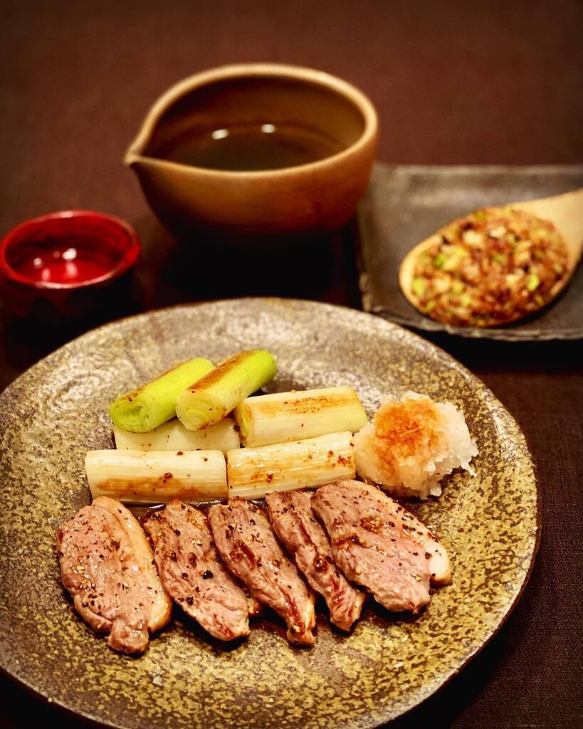 acofuku's tweet photo. スーパーで鴨肉がお得シールを貼られていたので、ネギと一緒に焼いてみる。
せっかくなので焼き味噌も作って、蕎麦前セットの出来上がり。

#居酒屋ふく #鴨焼き #焼き味噌 #蕎麦の実がないので韃靼蕎麦茶 #蕎麦前作って蕎麦は無い https://t.co/ZjMMdw9OPZ https://t.co/wsDzhwU2oY