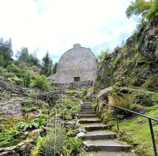 TheHolidayCots's tweet photo. 2 Lamont Lodge is a log built cabin located on the edge of the Argyll Forest Park. With hidden glens, lochs and rivers it is perfect for picturesque walks.
🛌Sleeps 1-6
https://t.co/UK6MkD8X3D 
#Rashfield #Dunoon #ArgyllButeandTheIslands #Cabin #Lodge #ArgyllForestPark #Woodland https://t.co/FuJfhp5RWw