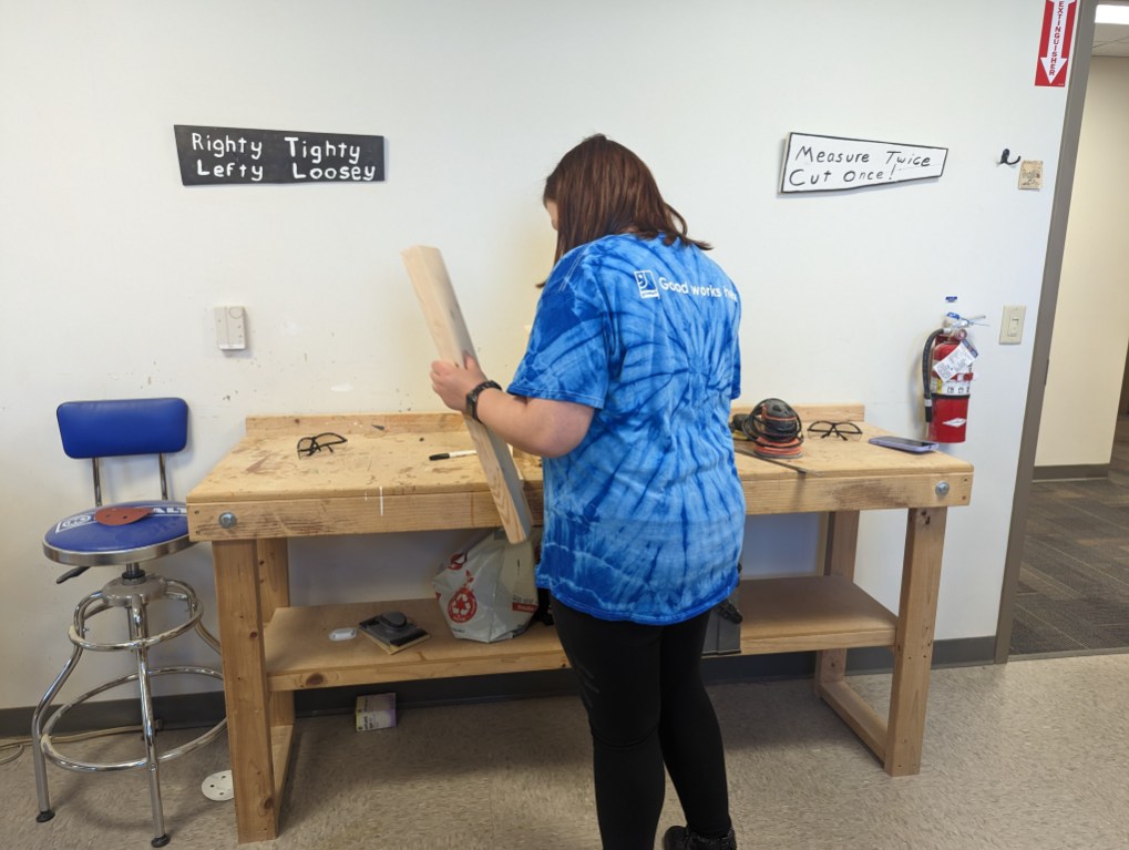 TheIrisNetwork1's tweet photo. Haley is preparing to build a birdhouse in our Manual Arts room. Manual arts, like woodworking, can help people with vision loss develop crucial organizational skills and systematic approaches to manual tasks. #ManualArts #VisionWithNoLimits #VisionImpairment #Blindness https://t.co/hNb99FQxfJ